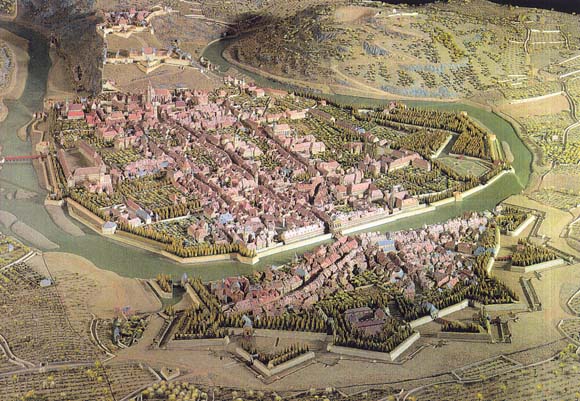 Plan relief construit en 1722 par l'ingénieur La Devèze, restauré en 1762, 1792, et 1967 : dimension 6,21m par 4,30m. La maquette illustre les fortifications de Besançon par Vauban en 1679, 1687 et 1701.